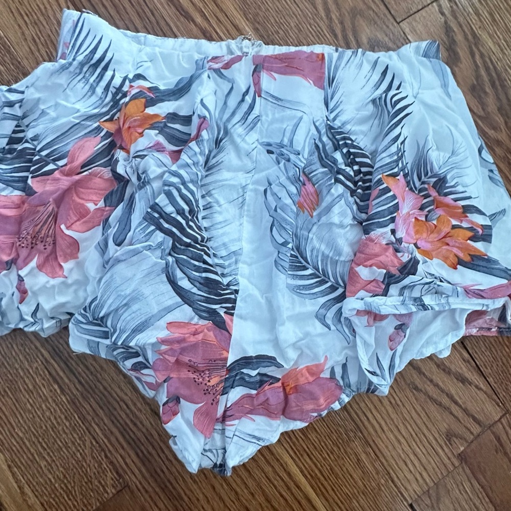 Solaris Style Floral flowy shorts